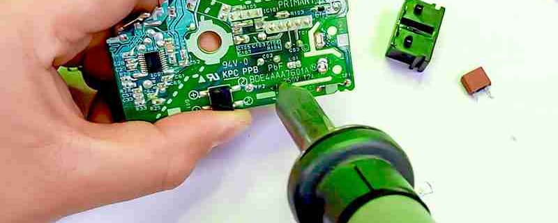 De-soldering PCB components
