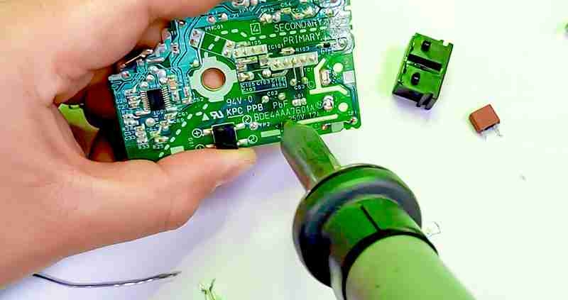 De-soldering PCB components